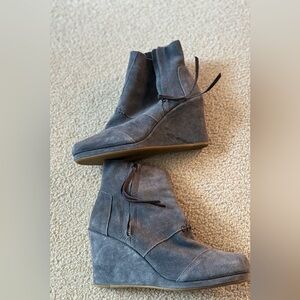 NWOT Toms Gray Suede Wedge Ankle Boots